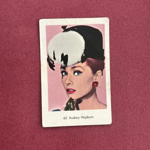 Audrey Hepburn — 1964 Mycket små nummer till vänster - mjukare papp #65